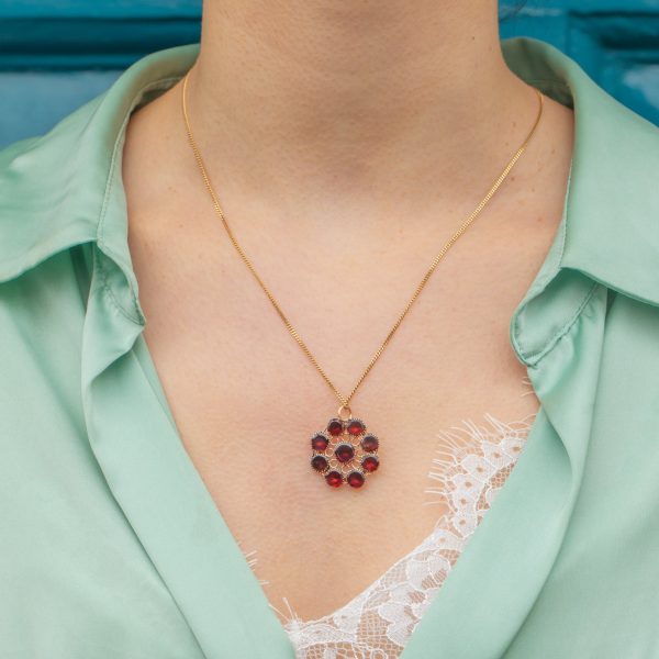 Queen Anne Georgian 9ct Gold Flat-Cut Garnet Cluster Pendant - Image 2