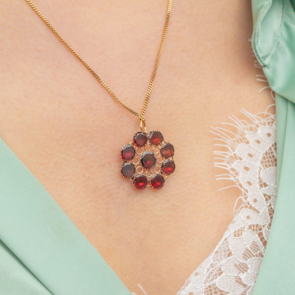 Queen Anne Georgian 9ct Gold Flat-Cut Garnet Cluster Pendant - Image 4
