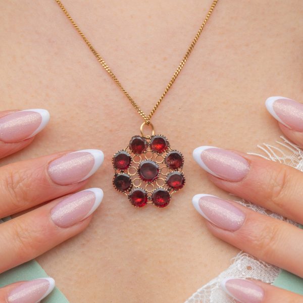 Queen Anne Georgian 9ct Gold Flat-Cut Garnet Cluster Pendant - Image 3