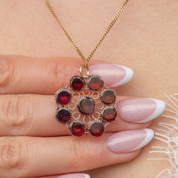 Queen Anne Georgian 9ct Gold Flat-Cut Garnet Cluster Pendant - Image 5