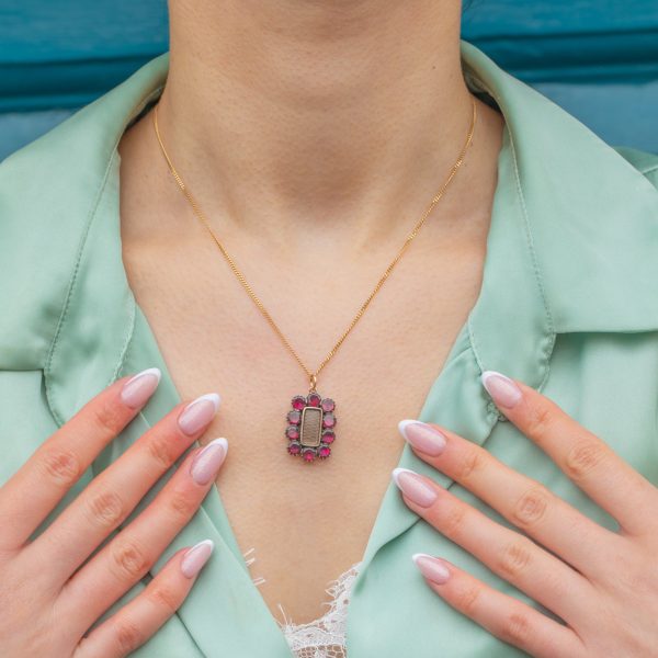 Georgian 9ct Gold Flat-Cut Garnet Mourning Pendant - Image 2