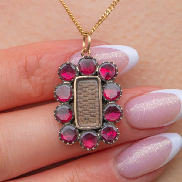 Georgian 9ct Gold Flat-Cut Garnet Mourning Pendant - Image 3