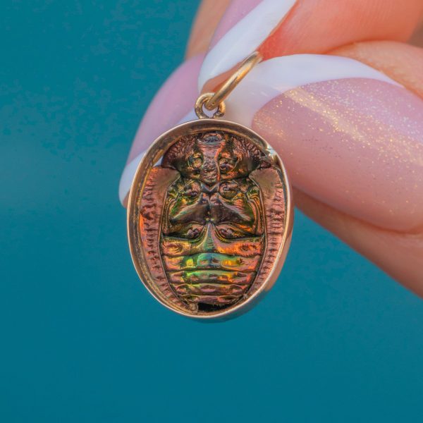 Victorian 9ct Gold Scarab Beetle Pendant - Image 4