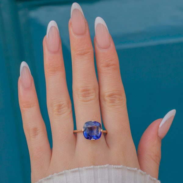 Art Deco 9ct Gold Blue Sapphire Ring, 4.70ct - Image 2