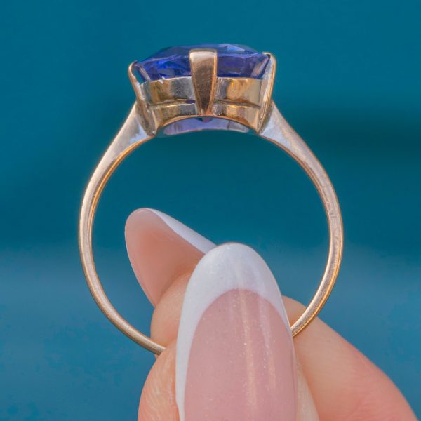 Art Deco 9ct Gold Blue Sapphire Ring, 4.70ct - Image 3
