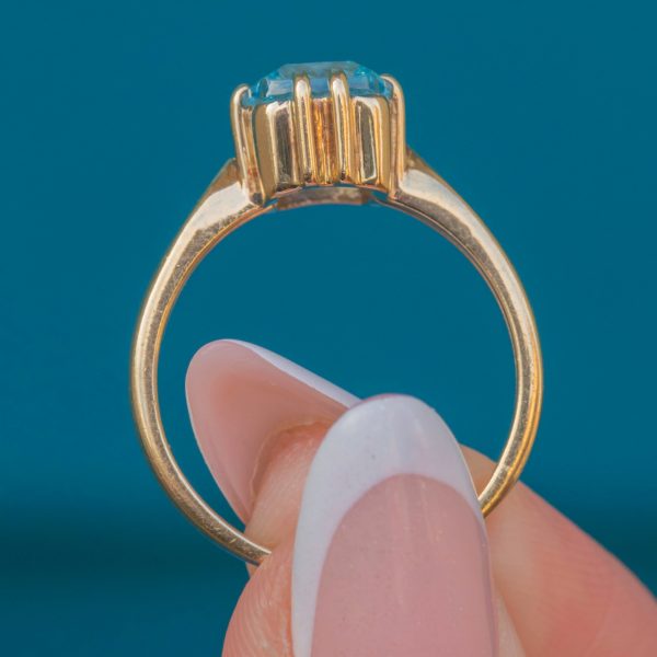 9ct Gold Blue Topaz Solitaire Ring, 1.30ct - Image 3