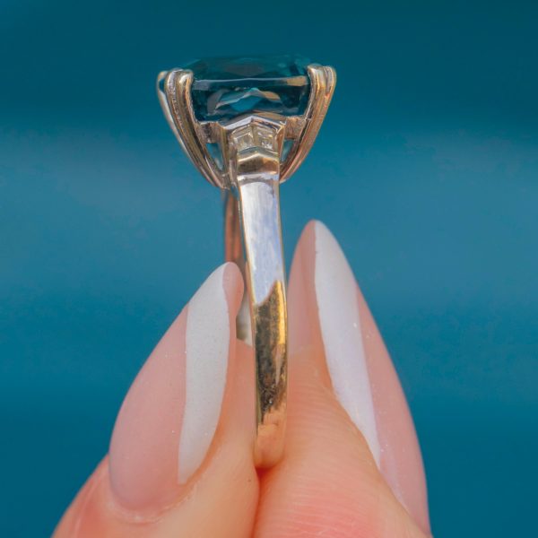 9ct White Gold Teal Spinel Diamond Ring 4.95ct - Image 5